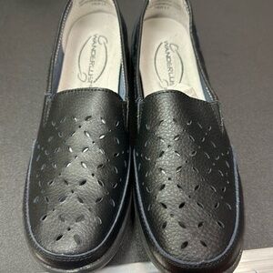 Wanderlust women’s Black slip on genuine Leather Loafers size 9N